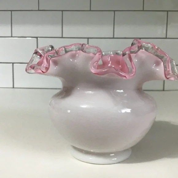 VTG Silver Crest MilkGlass Pink With White Ruffled Rim Vase Unmarked Fenton - Picture 2 of 6